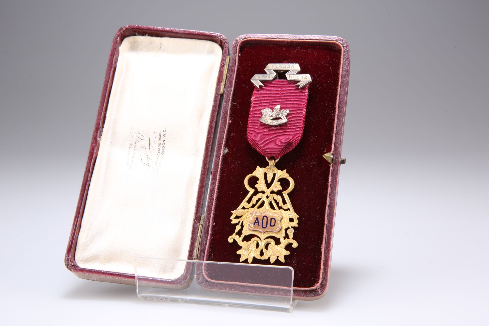 A CASED 9CT GOLD FRATERNITY JEWEL OF THE GENERAL GORDON LODGE AOD