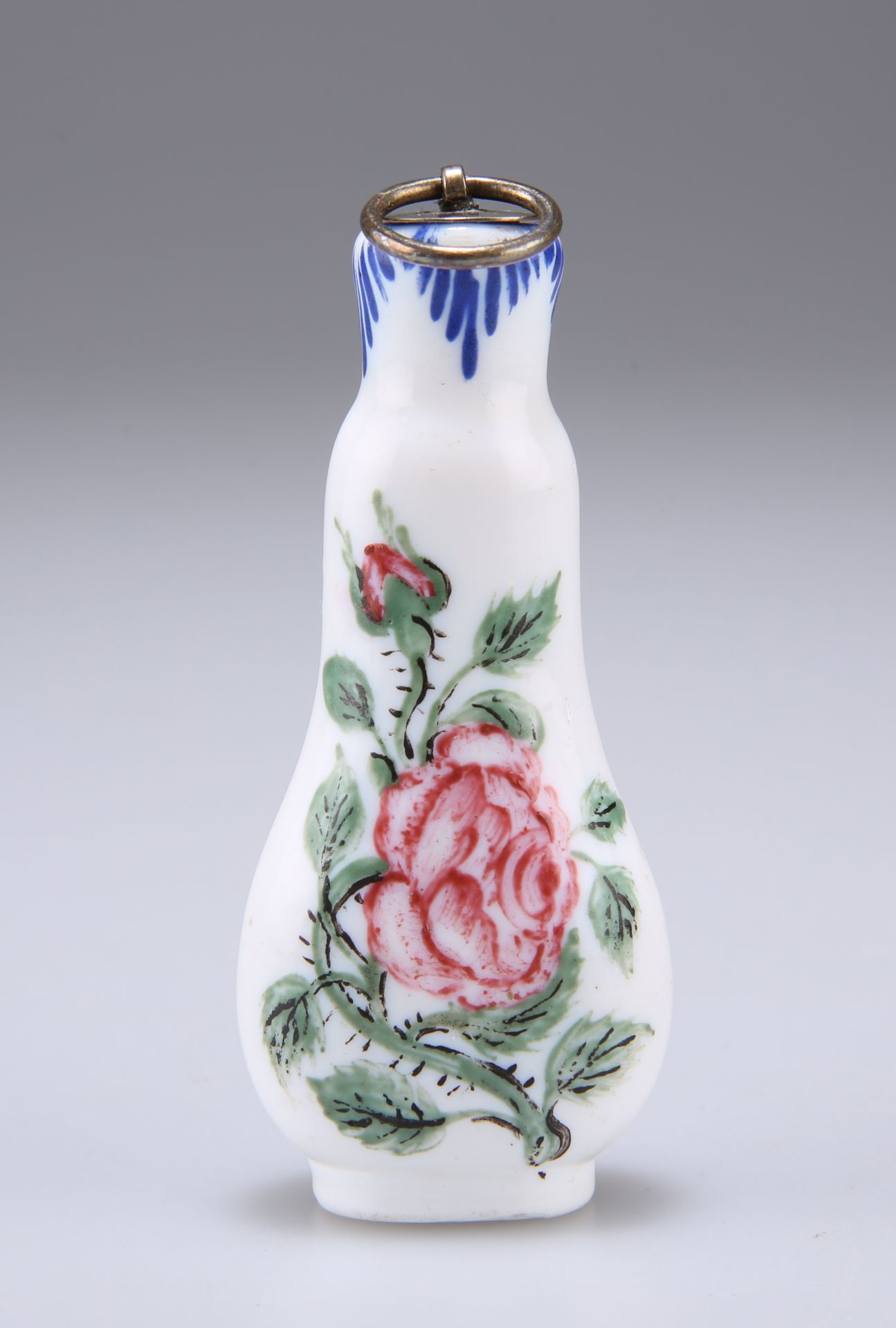 AN OPAQUE WHITE GLASS SCENT FLASK - Image 2 of 8