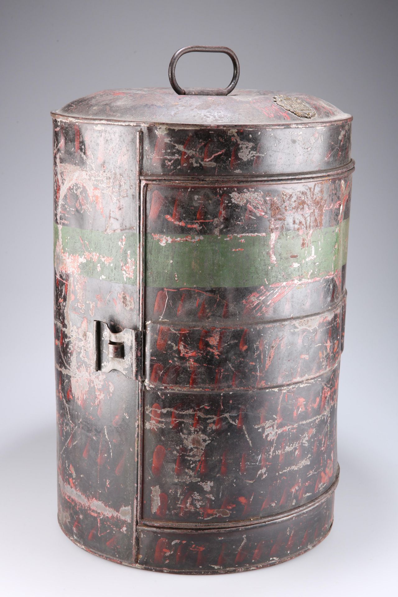 A JAPANNED CYLINDRICAL TIN FOR AN OFFICERS' FEATHE