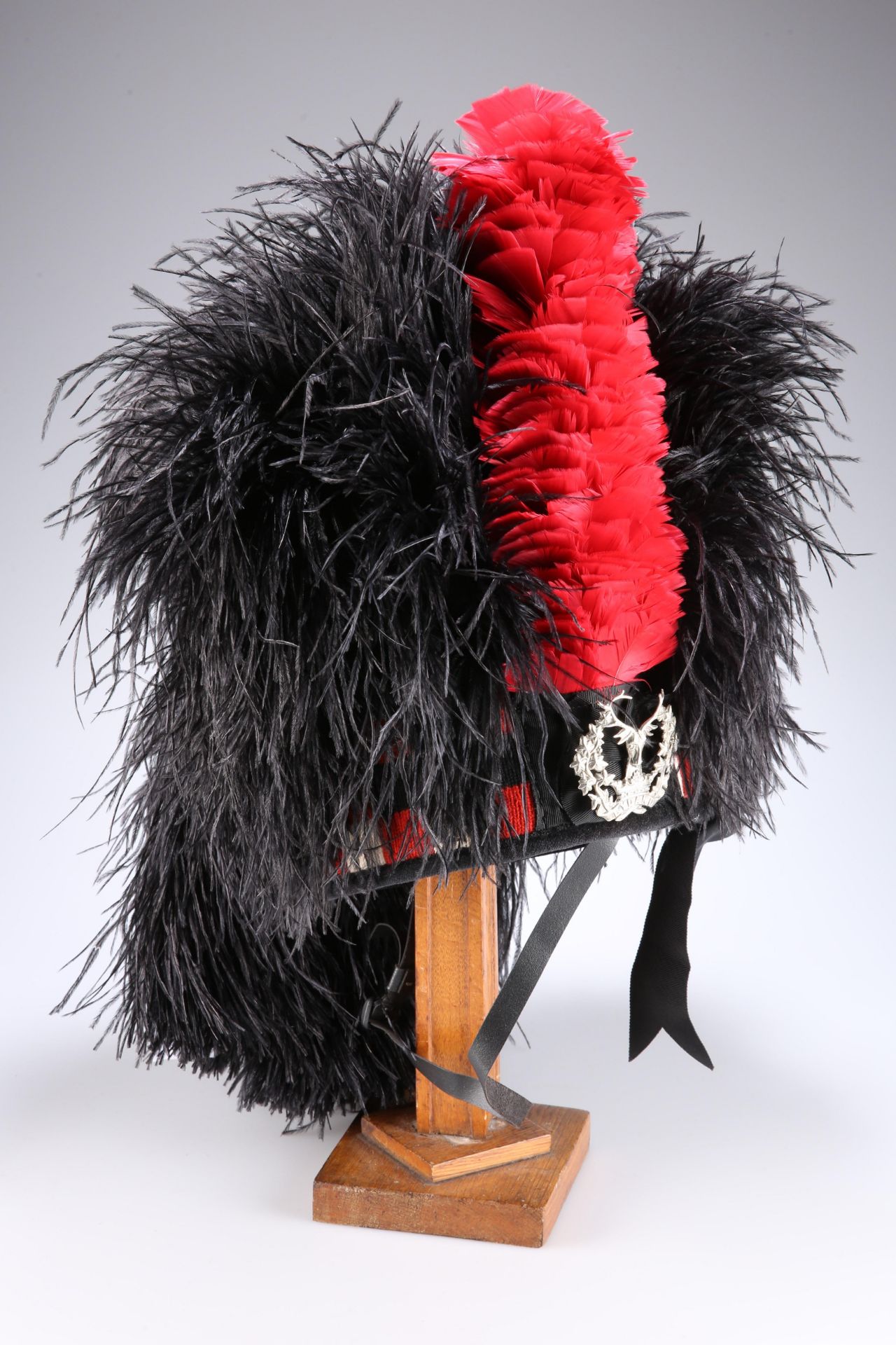 AN OTHER RANKS' OR PIPERS' PATTERN FEATHER BONNET