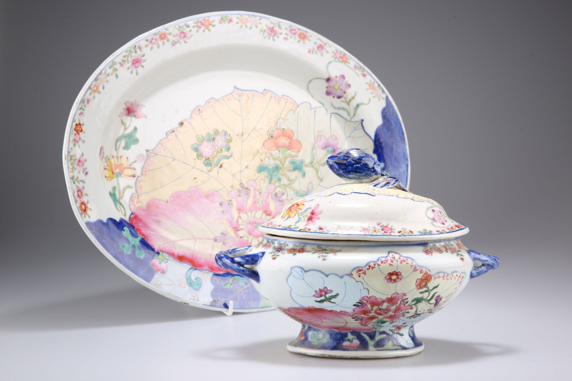 TWO PIECES OF CHINESE TOBACCO LEAF PATTERN PORCELAIN - Image 2 of 3