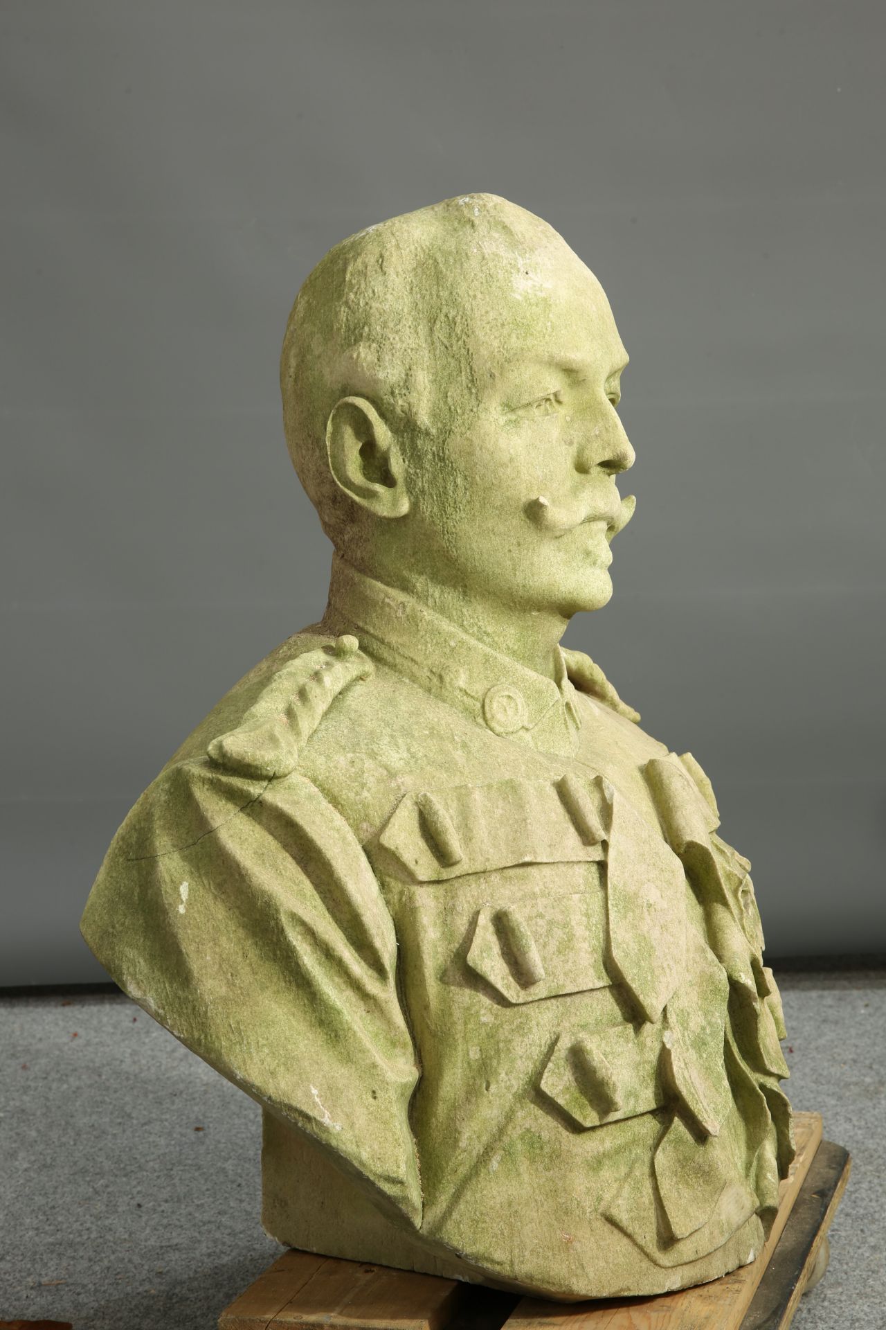 A LARGE COMPOSITE BUST - Bild 2 aus 3