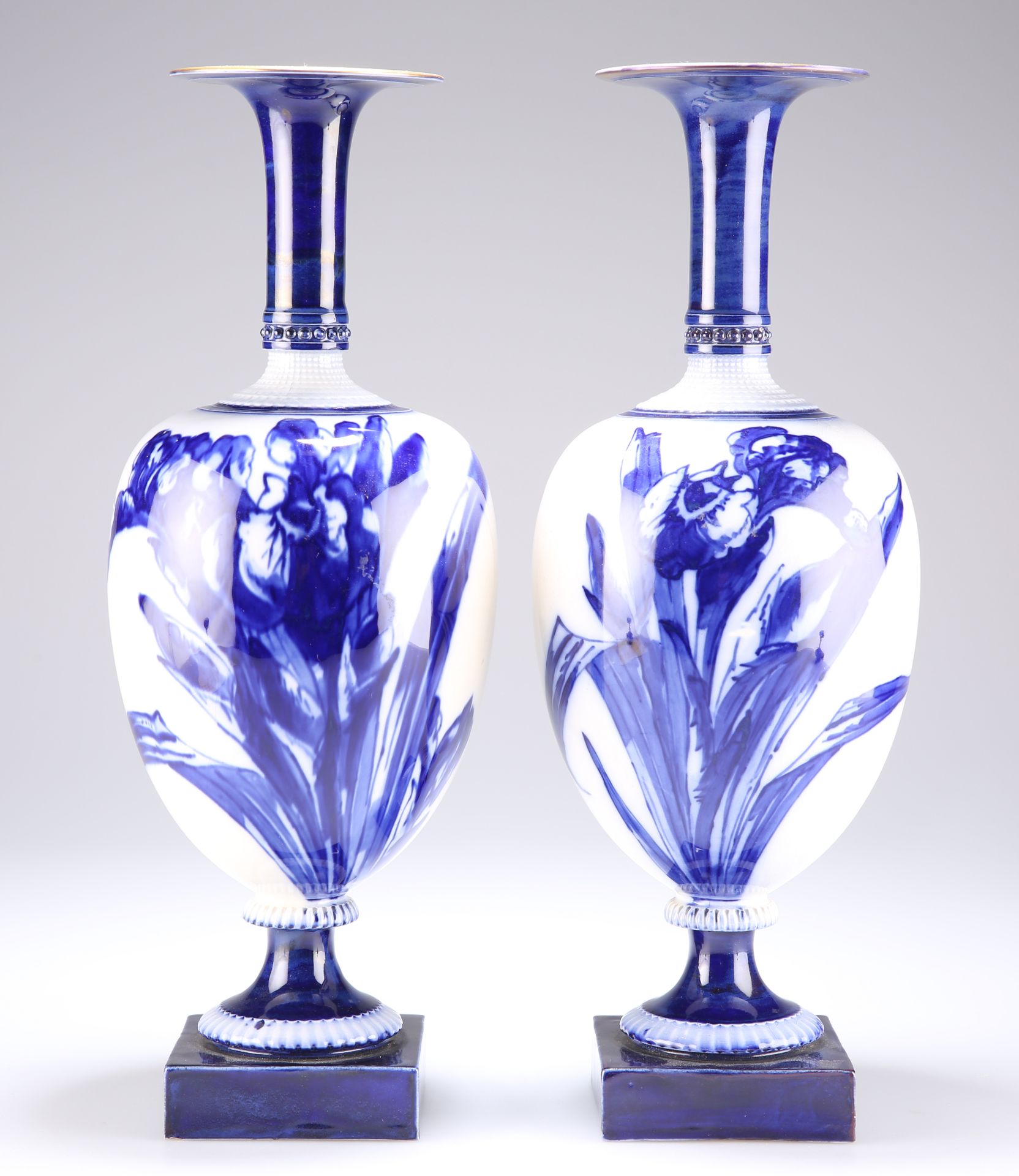 A PAIR OF ROYAL DOULTON FLOW BLUE VASES, EARLY 20TH CENTURY, the onion-shaped bodies decorated