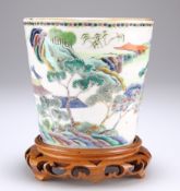 A CHINESE FAMILLE VERTE PORCELAIN PLANTER