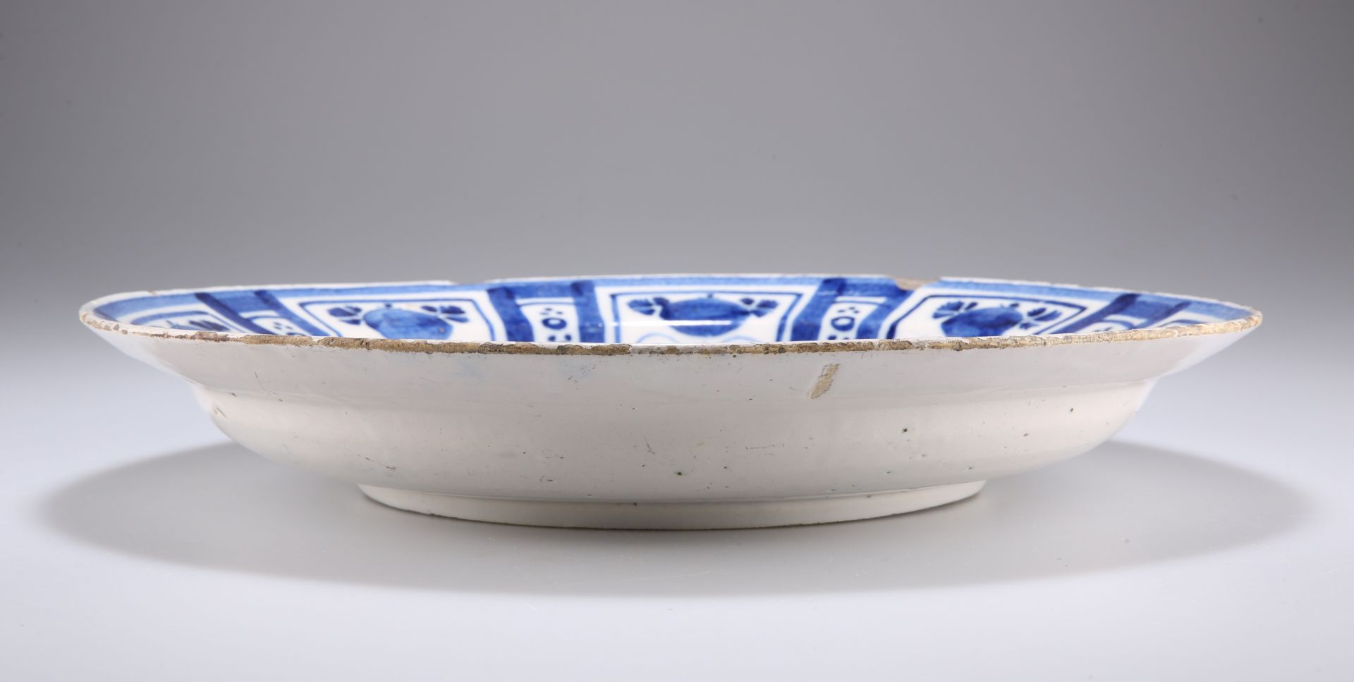 A DUTCH DELFT DISH - Image 3 of 3