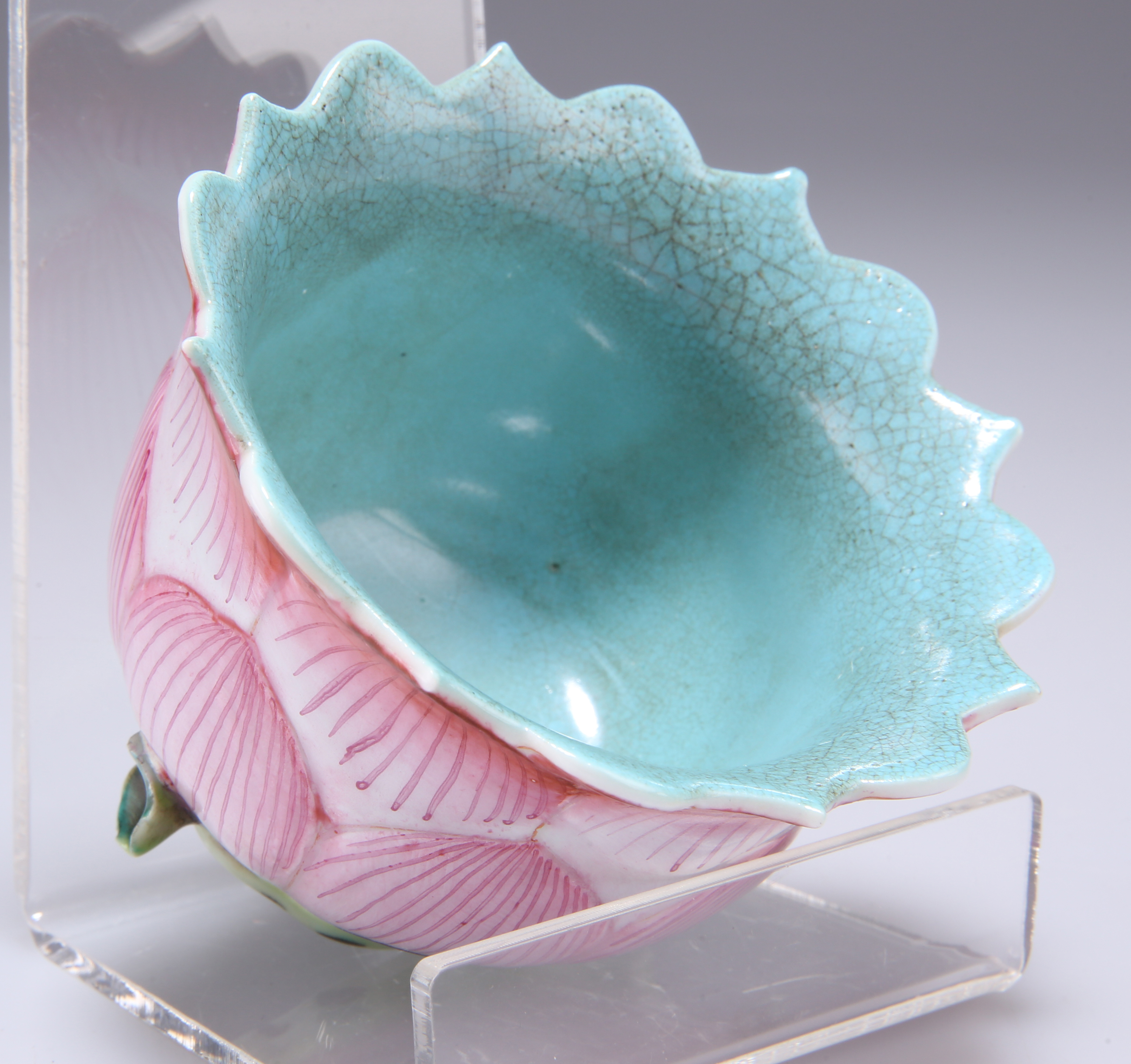 A CHINESE FAMILLE ROSE LOTUS-MOULDED PORCELAIN BOW - Image 3 of 3