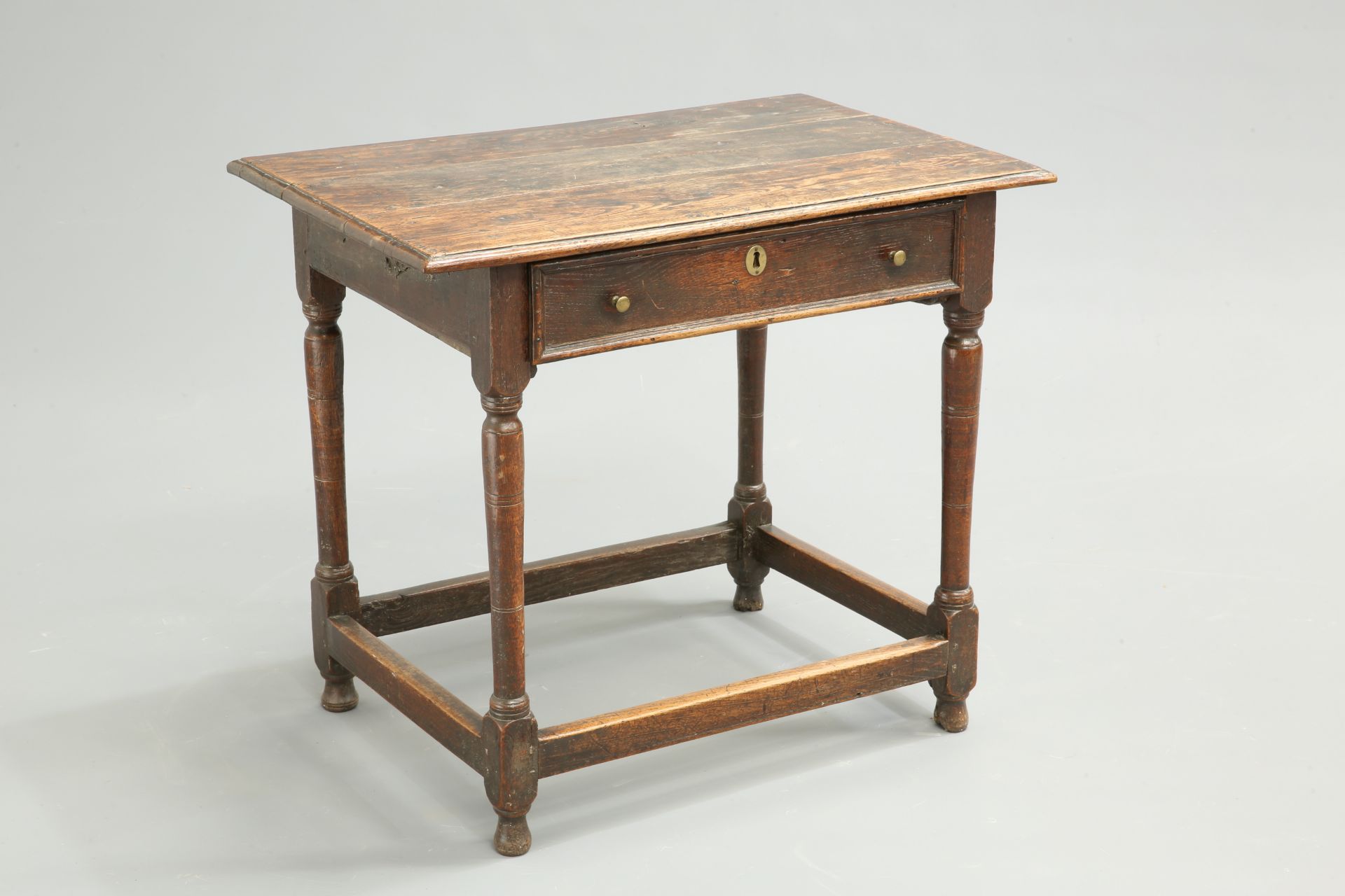 A 17TH CENTURY OAK SIDE TABLE