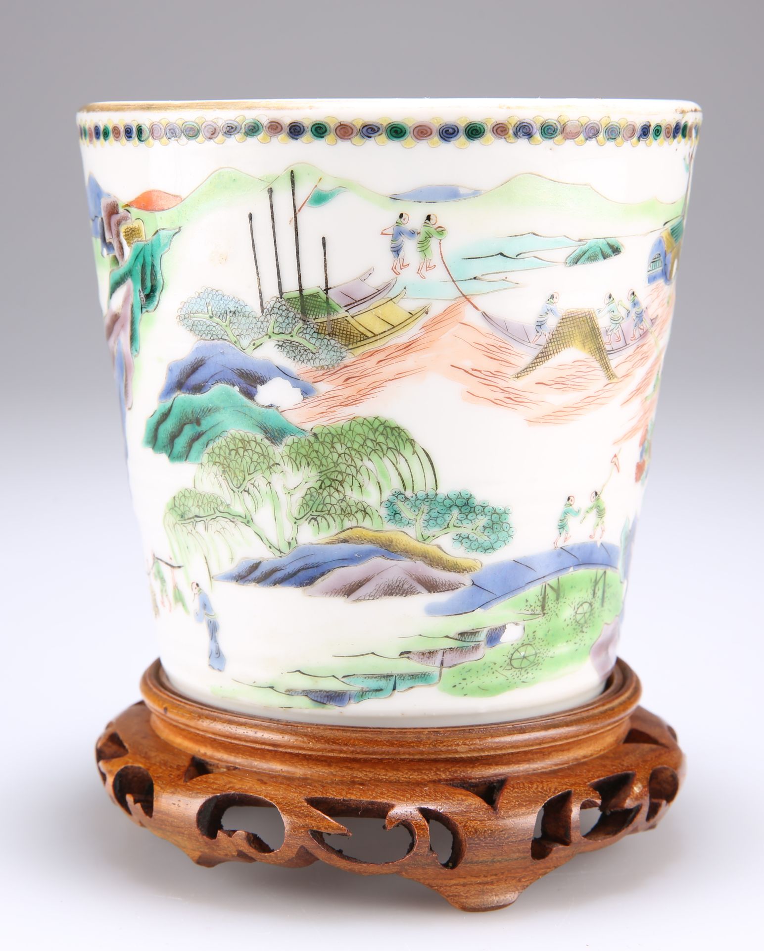 A CHINESE FAMILLE VERTE PORCELAIN PLANTER - Image 2 of 3