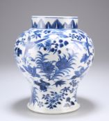 A CHINESE BLUE AND WHITE PORCELAIN VASE