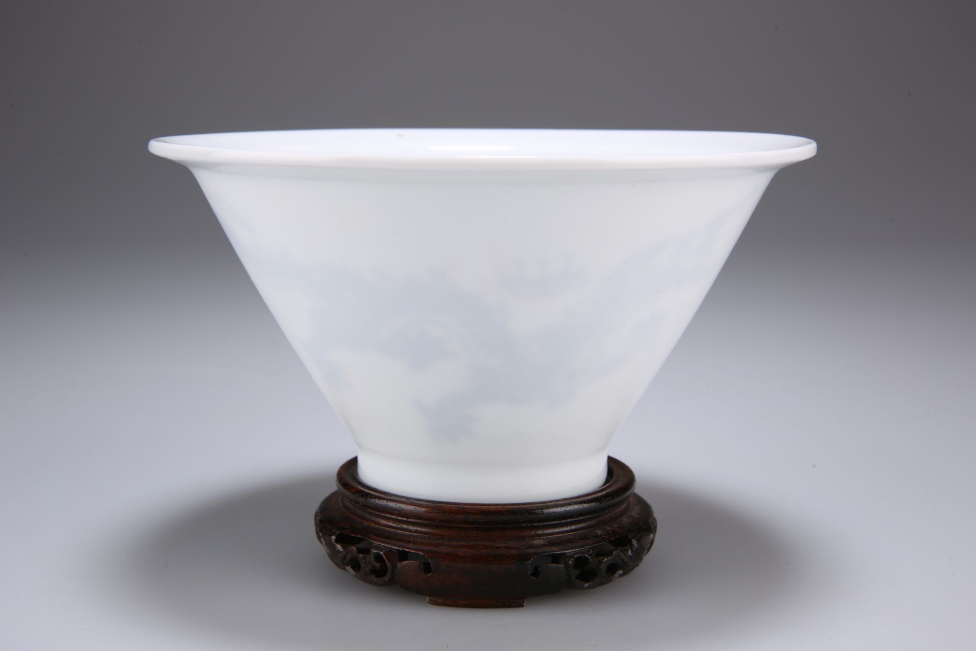 A CHINESE WHITE GLAZED PORCELAIN VASE