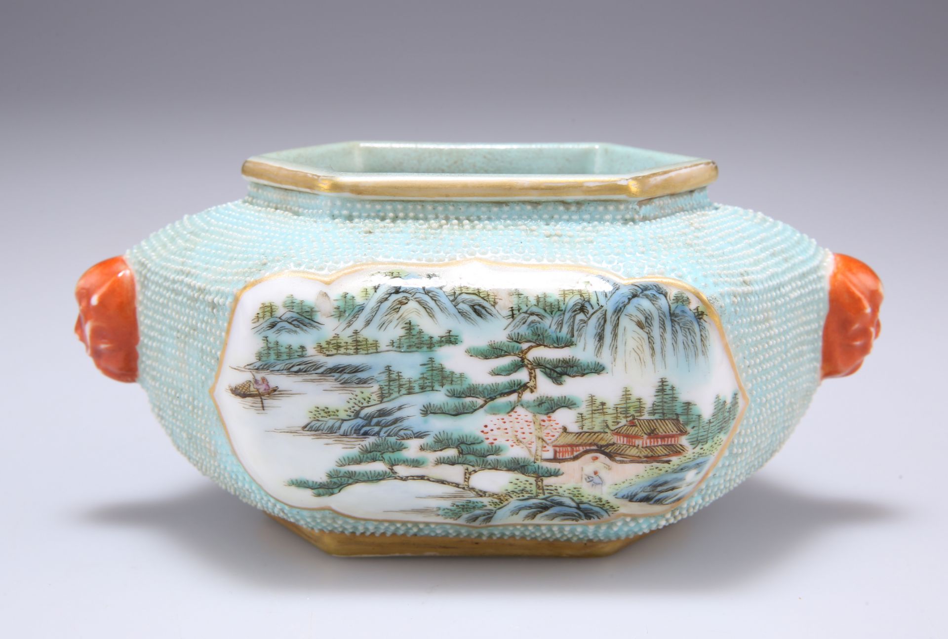 A CHINESE TURQUOISE GROUND PORCELAIN BRUSH WASHER - Image 2 of 8