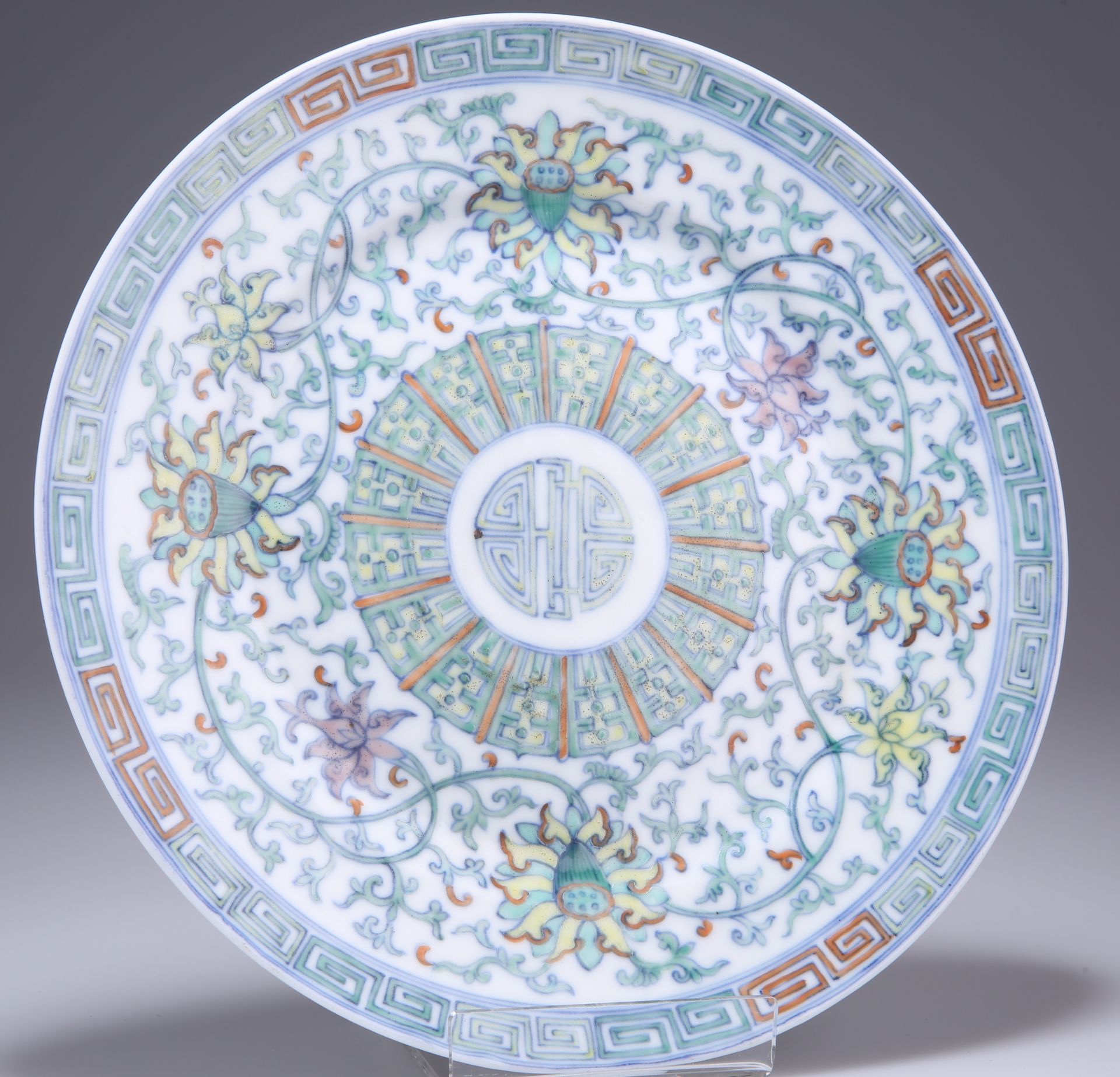 A MING STYLE PORCELAIN PLATE