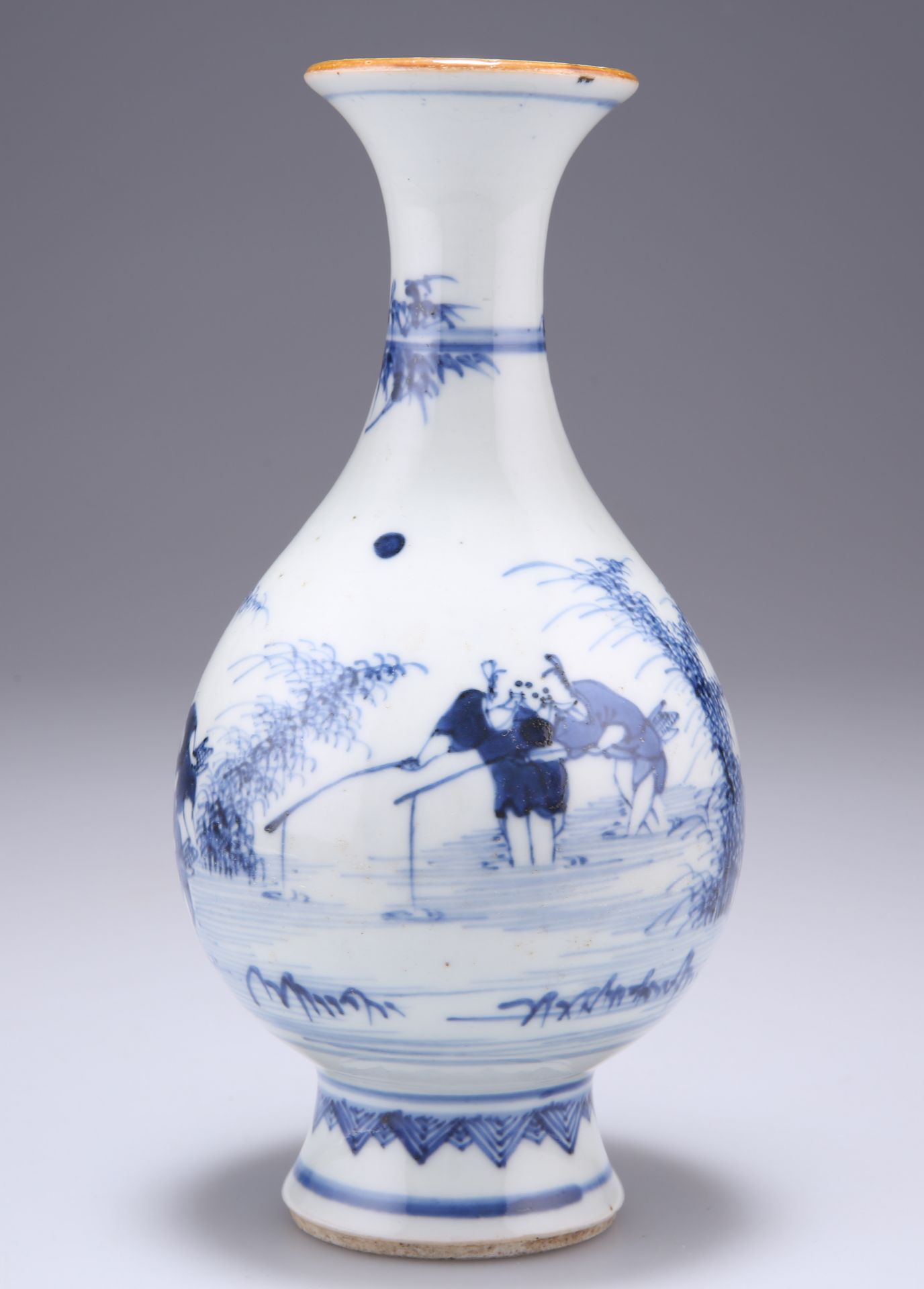 A CHINESE PORCELAIN VASE - Bild 2 aus 3