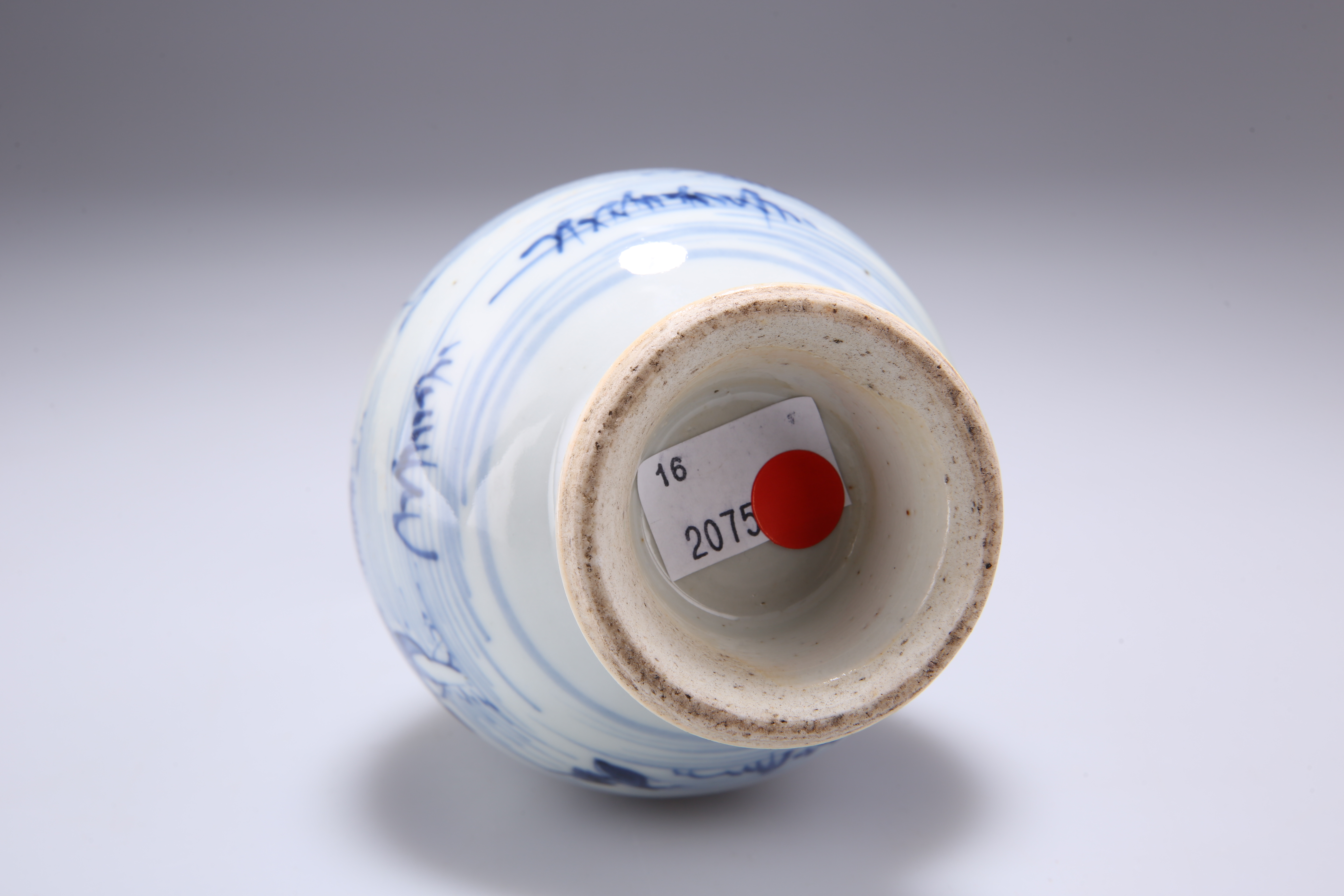 A CHINESE PORCELAIN VASE - Image 3 of 3