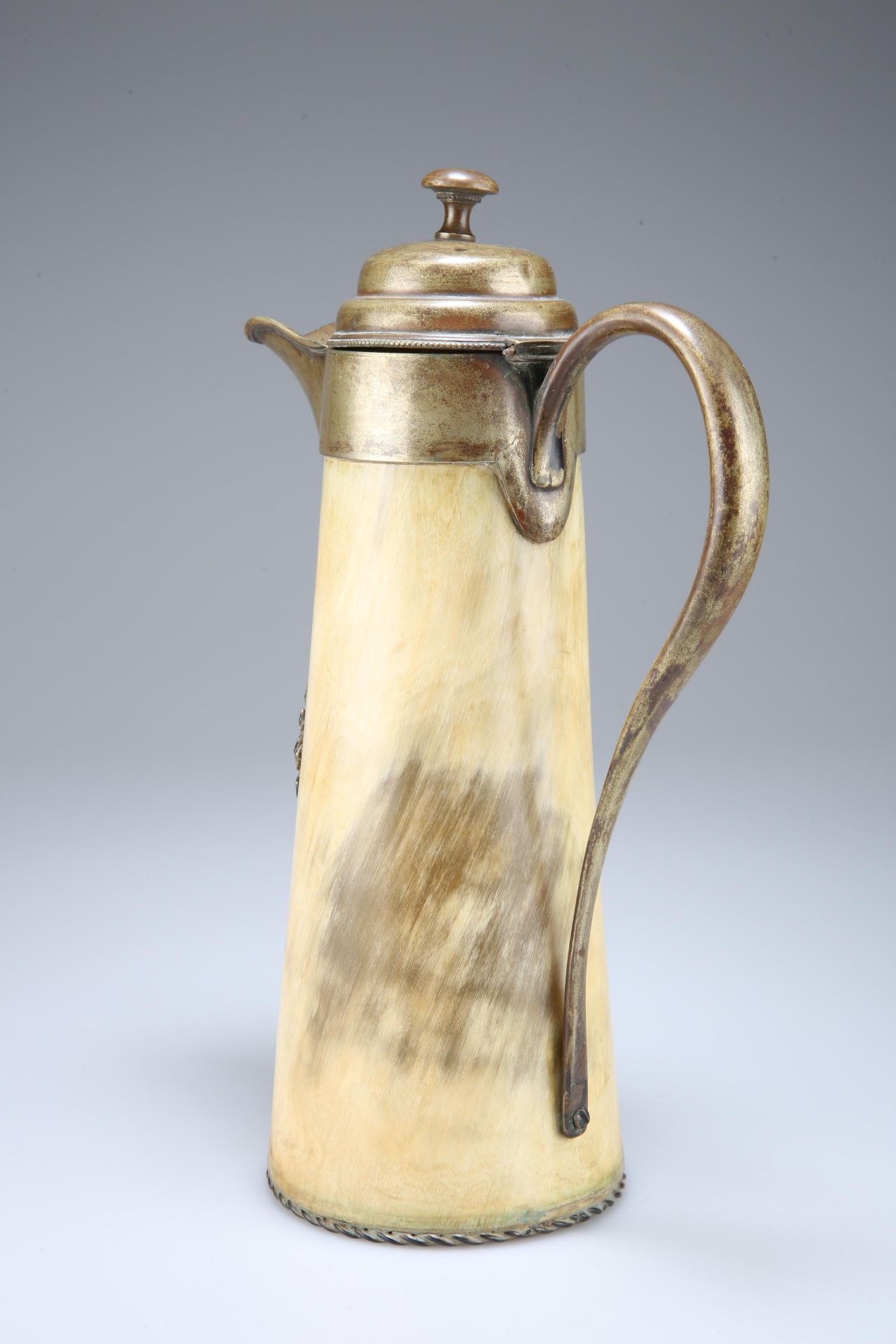 A HORN BODIED CLARET JUG - Bild 2 aus 3