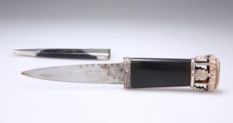 A HM SILVER-MOUNTED SGIAN DUBH WITH 'BIRDCAGE' FINIAL