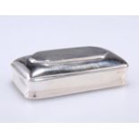 A GEORGE III SILVER SNUFF BOX