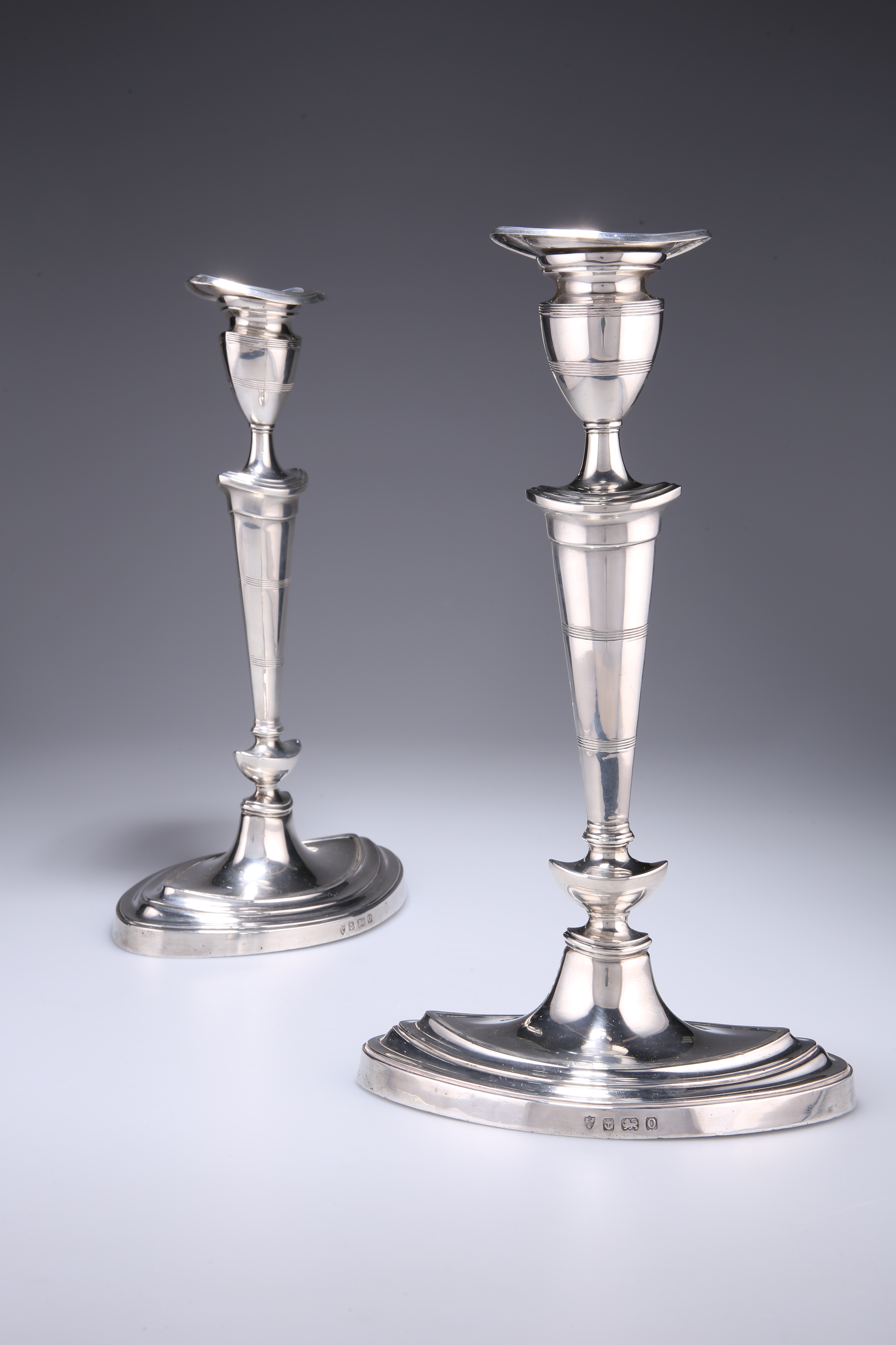 A PAIR OF GEORGE V SILVER CANDLESTICKS - Image 2 of 3