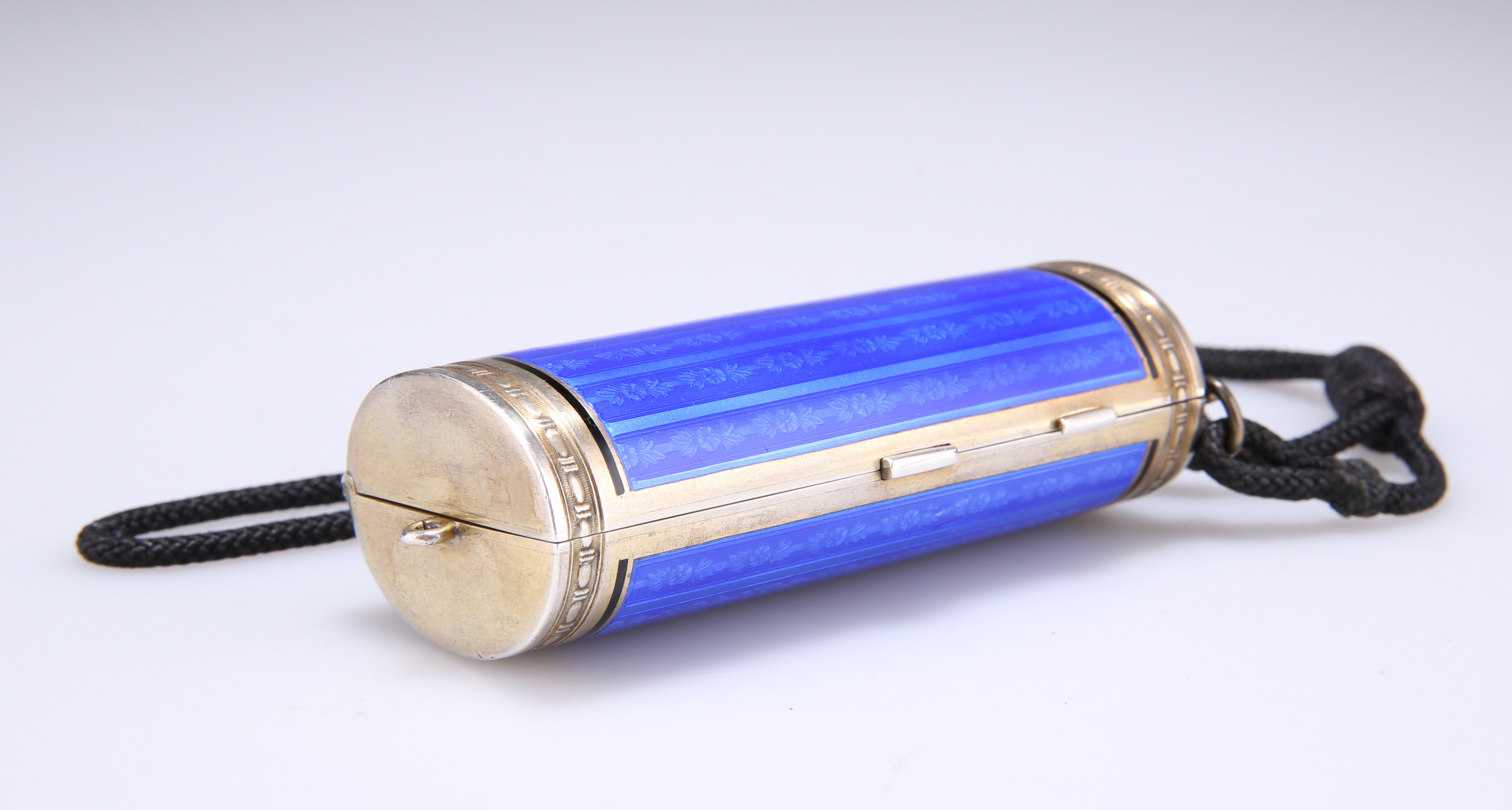 A CONTINENTAL SILVER BLUE GUILLOCHE ENAMEL CYLINDRICAL COMPACT - Image 2 of 4