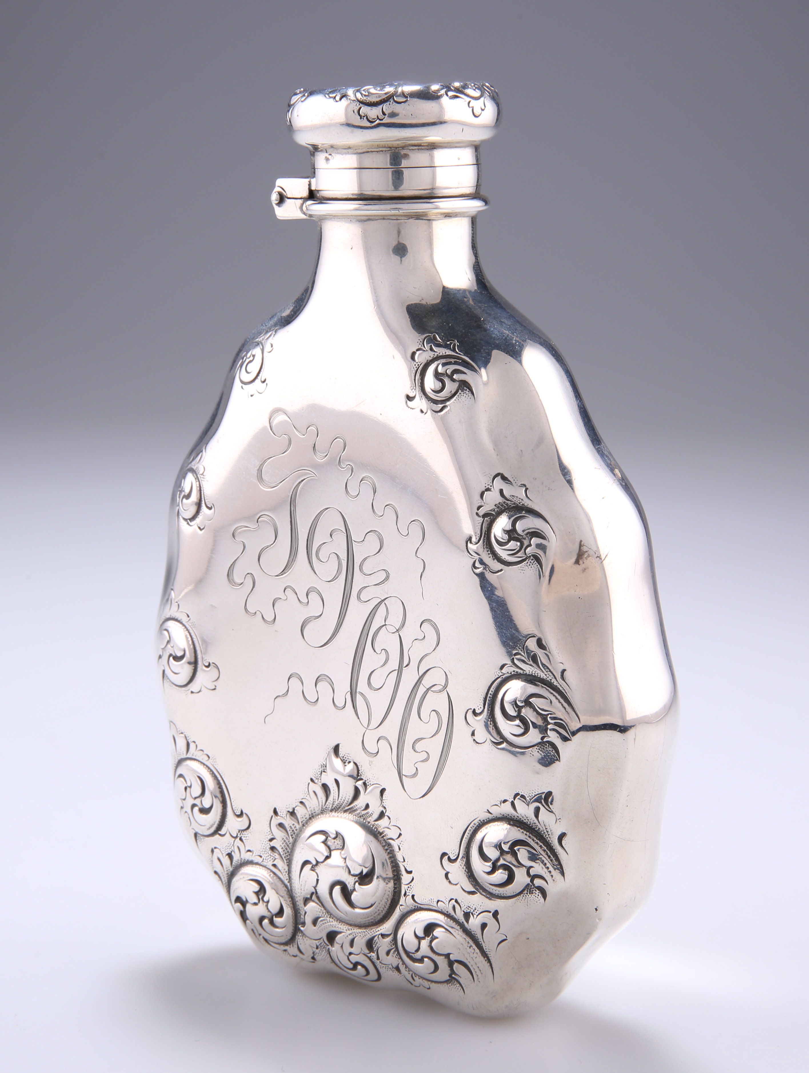 AN AMERICAN STERLING SILVER FLASK - Image 2 of 3