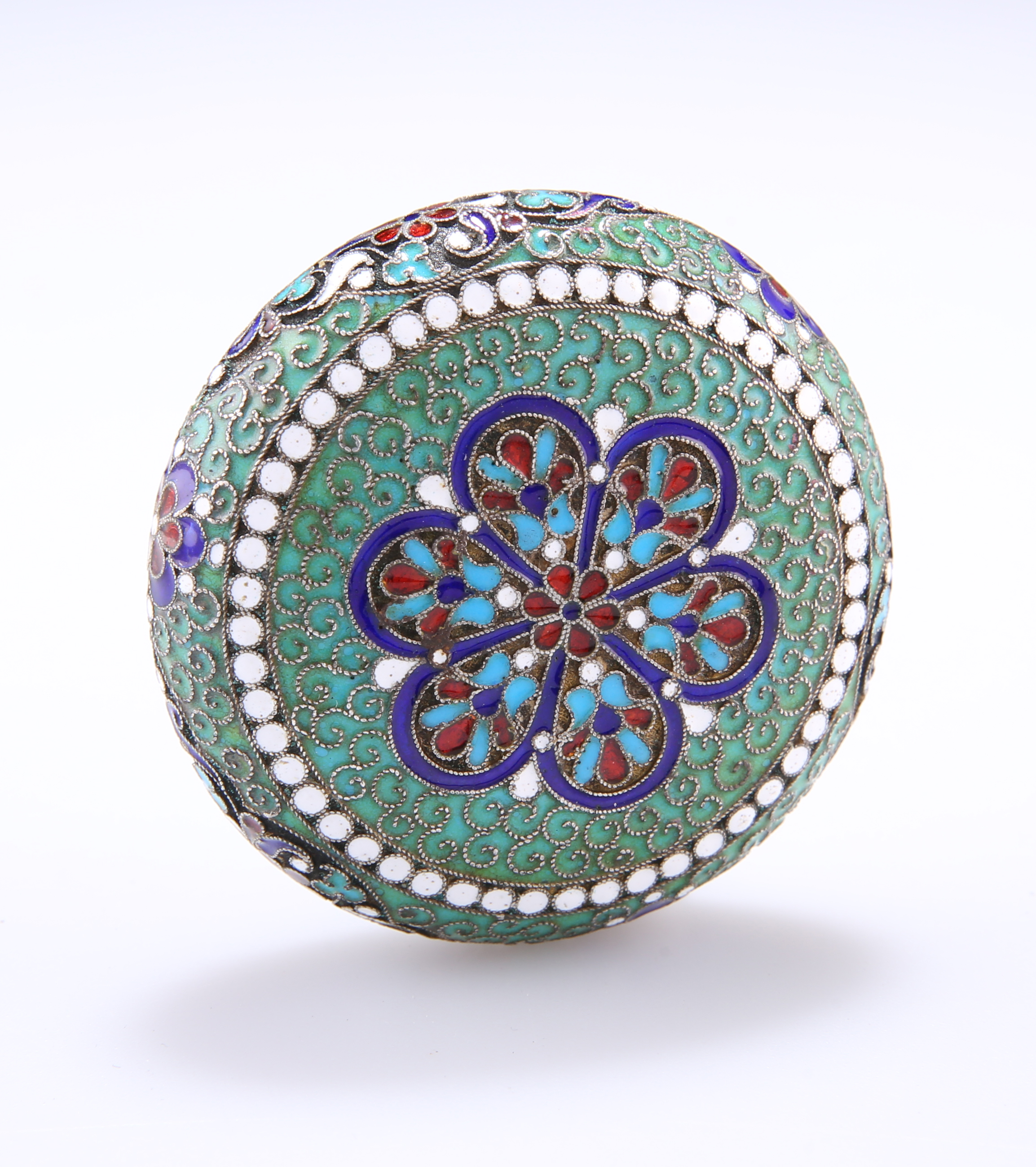 A RUSSIAN SILVER AND ENAMEL PILL BOX - Image 2 of 4