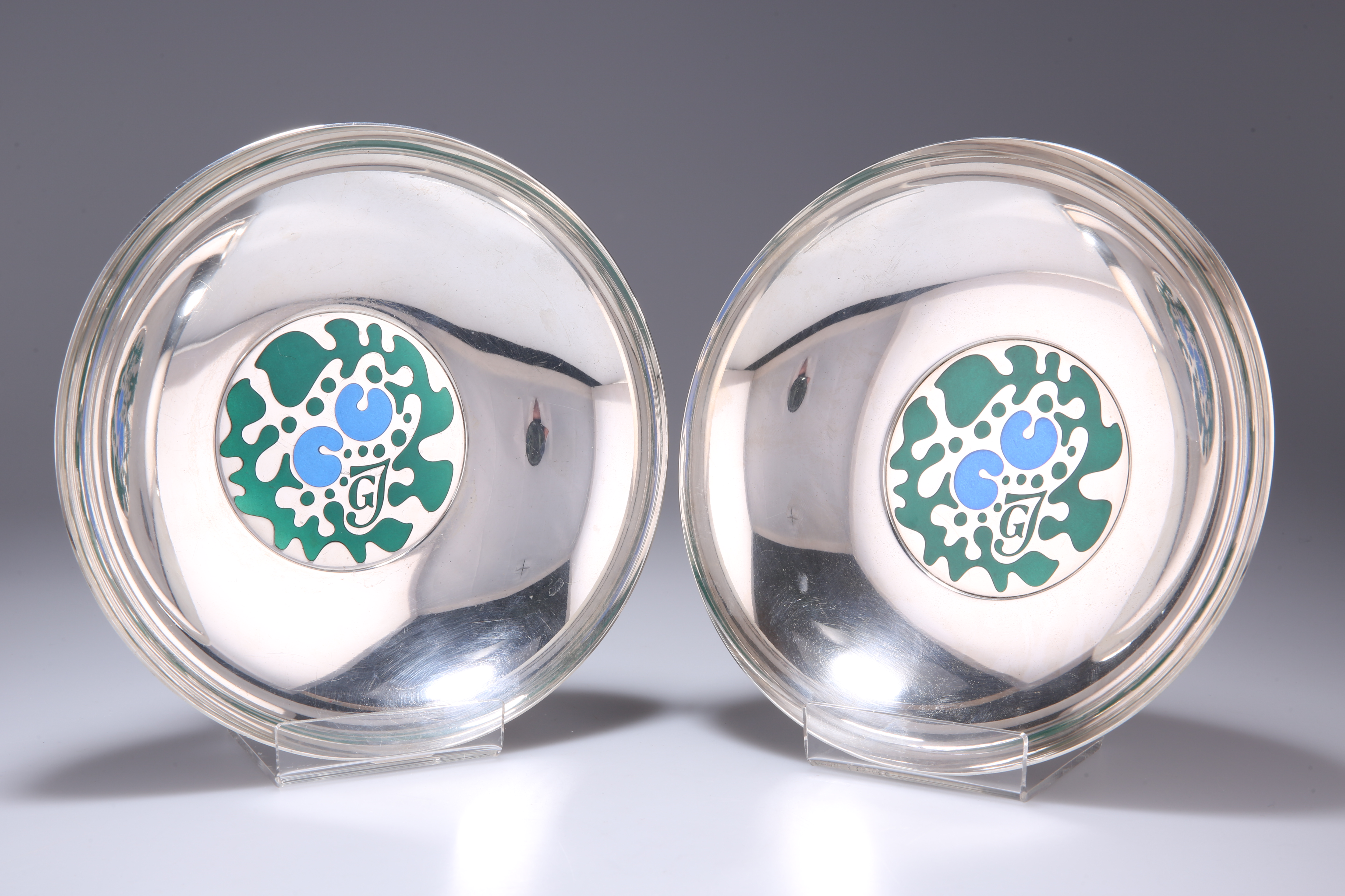 A RARE PAIR OF DANISH SILVER AND ENAMEL BOWLS - Image 2 of 3
