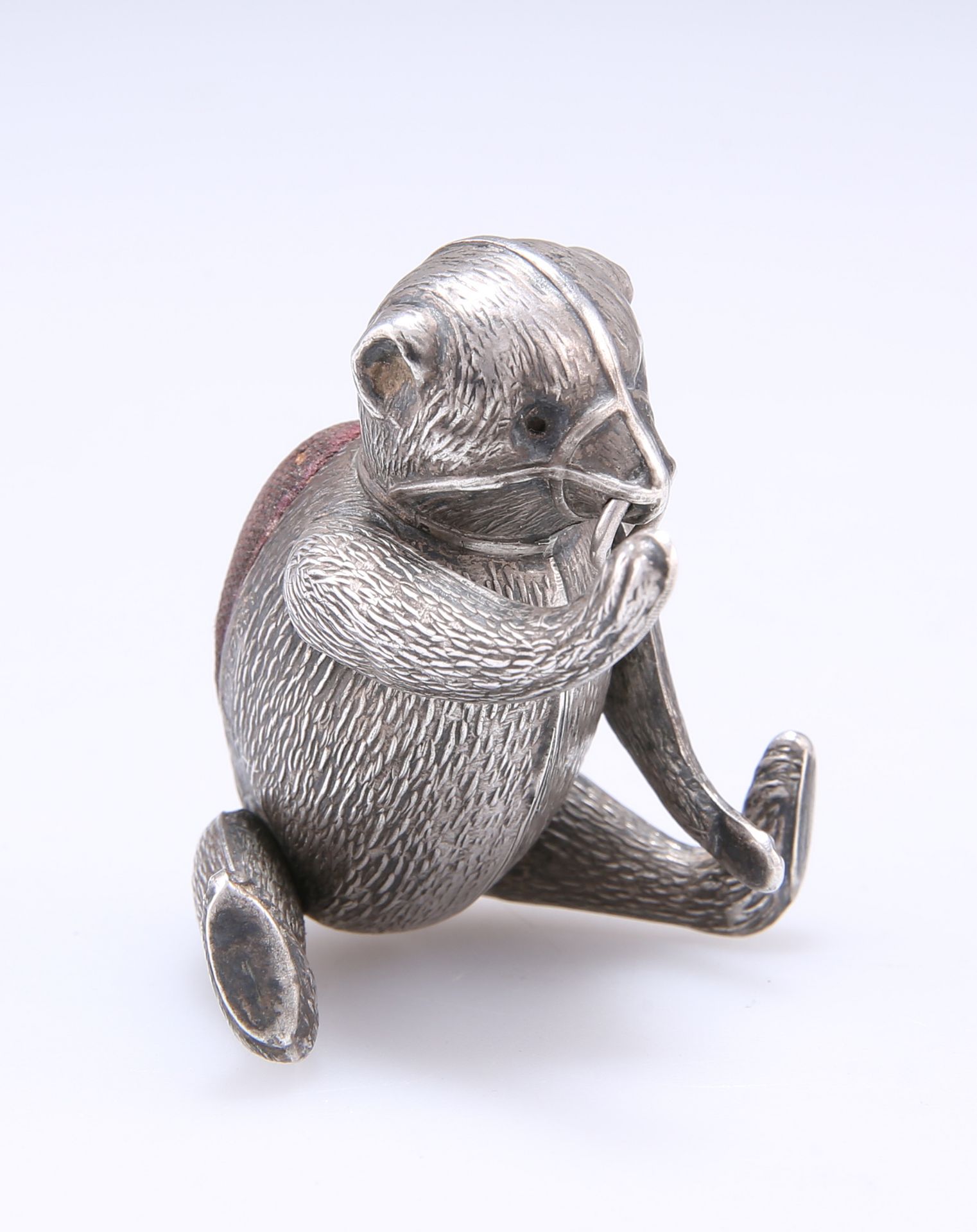 AN EDWARD VII SILVER NOVELTY BEAR PINCUSHION - Image 3 of 4