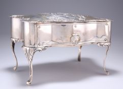 AN EDWARD VII SILVER NOVELTY JEWELLERY BOX