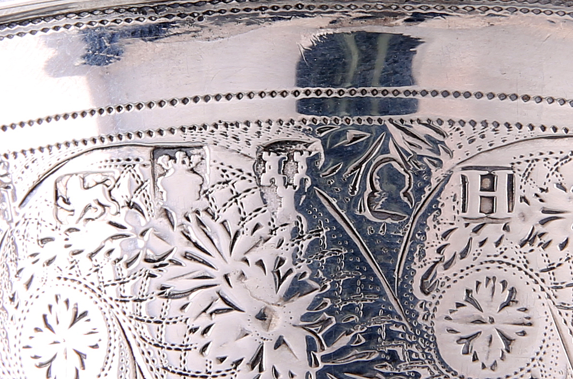 A GEORGE III SILVER COFFEE POT - Image 2 of 2