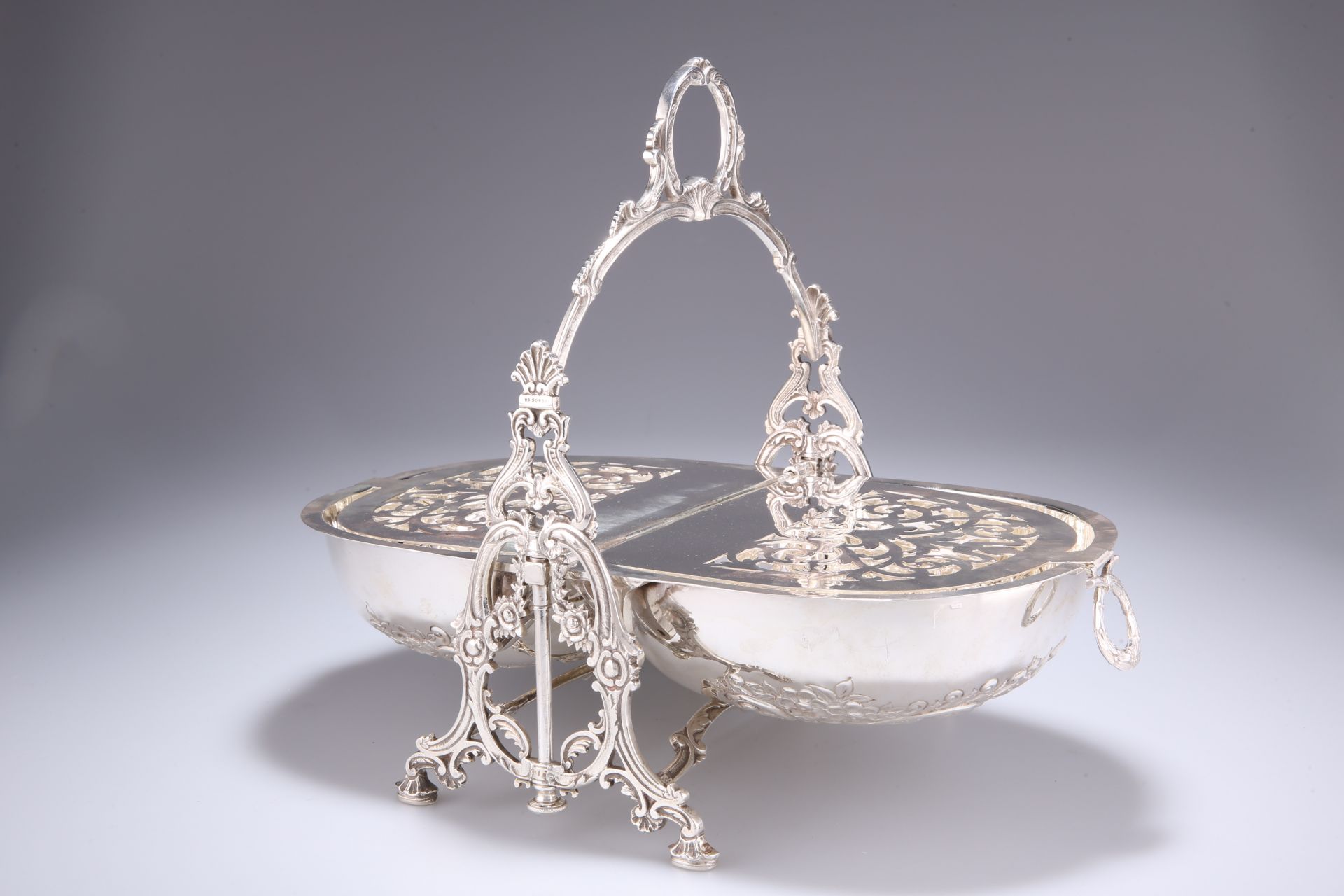 A VICTORIAN SILVER-PLATED MUFFIN DISH - Image 2 of 3