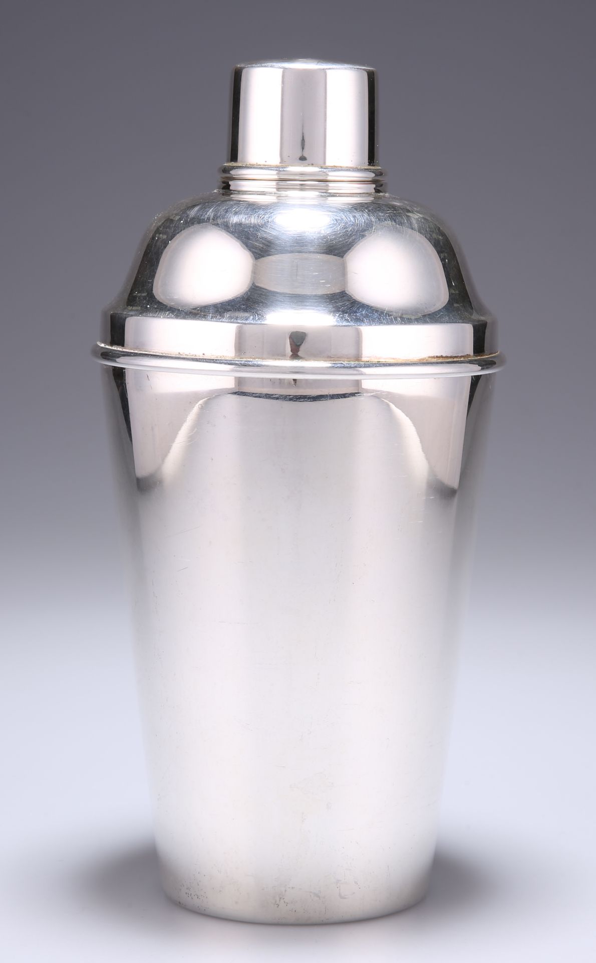 A 20TH CENTURY SILVER-PLATED COCKTAIL SHAKER - Image 2 of 3