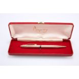 A 9 CARAT GOLD PROPELLING PENCIL