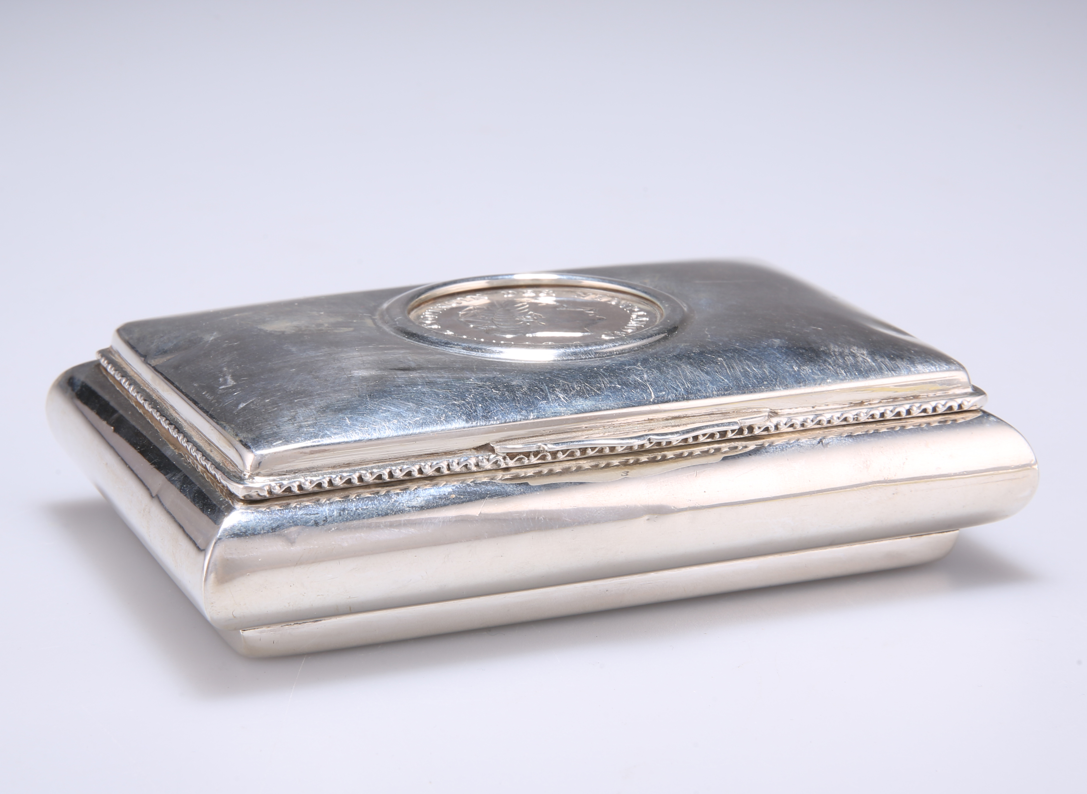 A PERUVIAN STERLING SILVER BOX - Image 3 of 3