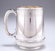 A LARGE VICTORIAN SILVER MUG