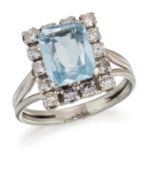 AN AQUAMARINE AND DIAMOND CLUSTER RING