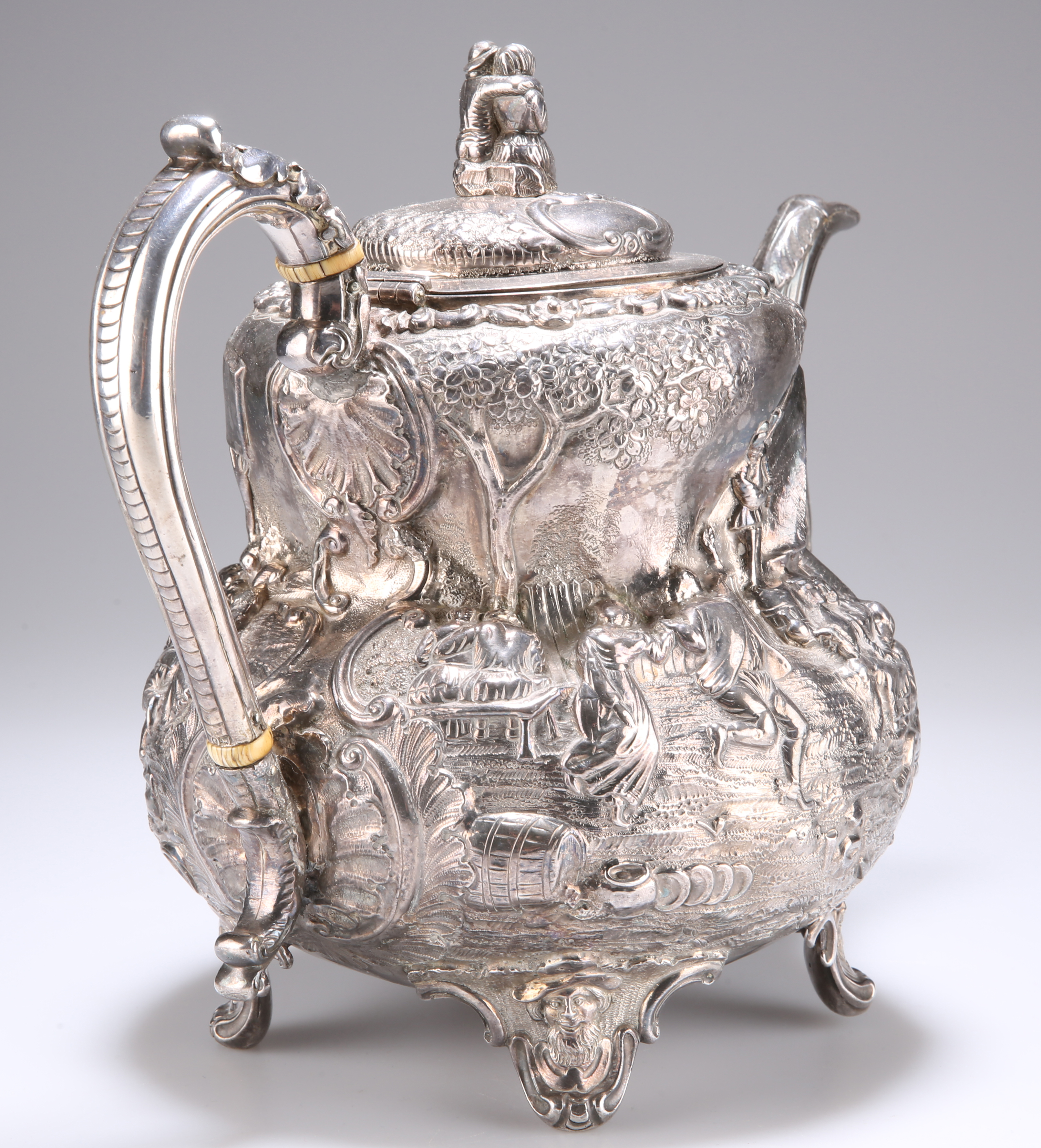 A LARGE 19TH CENTURY SILVER TEAPOT - Image 3 of 3