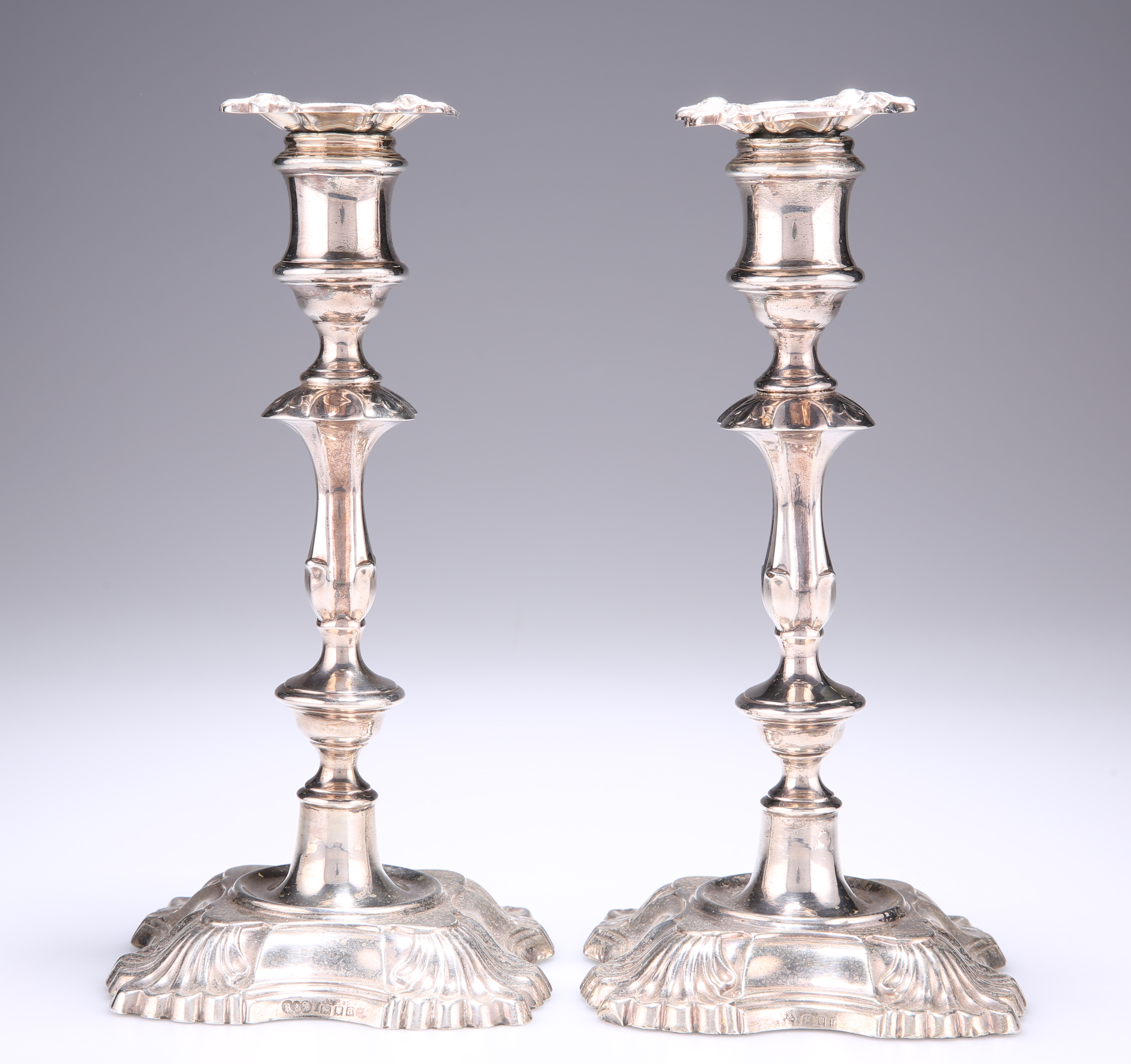 A PAIR OF GEORGE V SILVER CANDLESTICKS