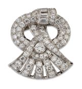 AN ART DECO DIAMOND LAPEL CLIP