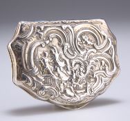AN 18TH CENTURY FRENCH SILVER SNUFF BOX