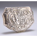 AN 18TH CENTURY FRENCH SILVER SNUFF BOX