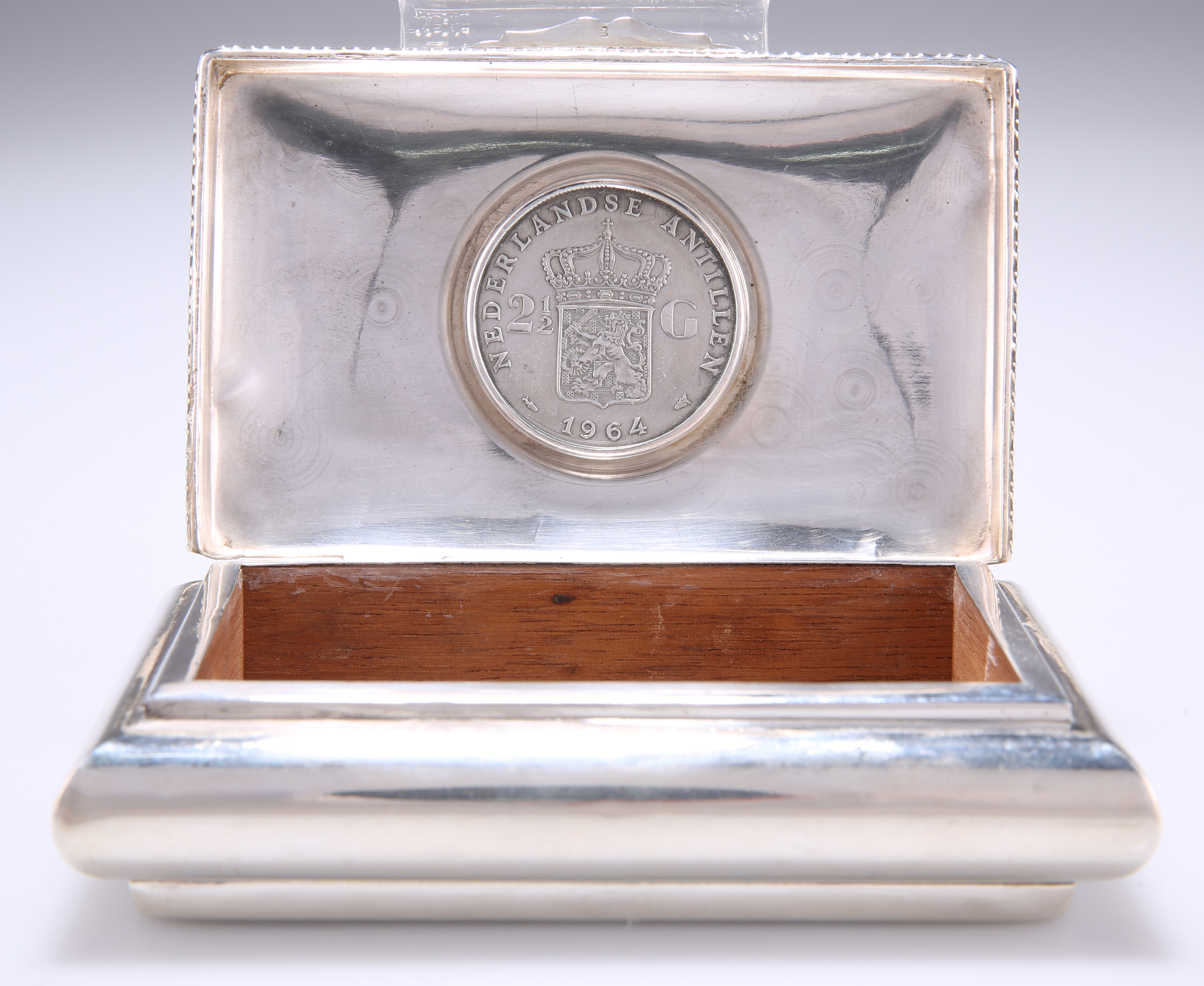 A PERUVIAN STERLING SILVER BOX - Image 2 of 3