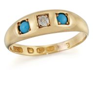 AN 18 CARAT GOLD VICTORIAN DIAMOND AND TURQUOISE THREE STONE RING