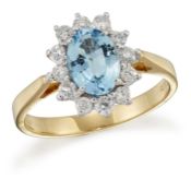 AN 18 CARAT GOLD AQUAMARINE AND DIAMOND CLUSTER RING