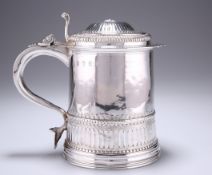 A QUEEN ANNE BRITANNIA STANDARD SILVER LIDDED TANKARD