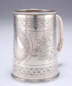 AN EDWARDIAN SILVER MUG