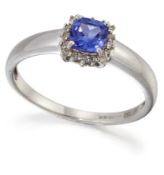 AN 18 CARAT WHITE GOLD TANZANITE AND DIAMOND CLUSTER RING