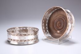 A PAIR OF OLD SHEFFIELD PLATE COASTERS, CIRCA 1800