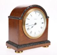 A SMALL EDWARDIAN MAHOGANY MANTEL CLOCK