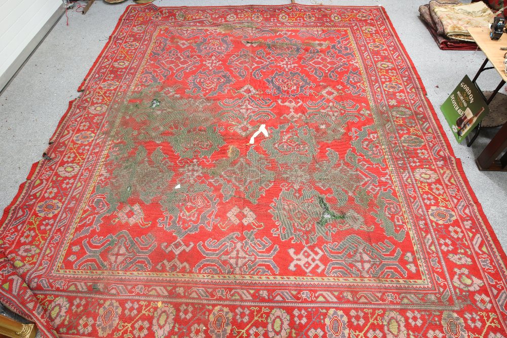 A LARGE EUROPEAN CARPET OF OUSHAK DESIGN - Image 3 of 4