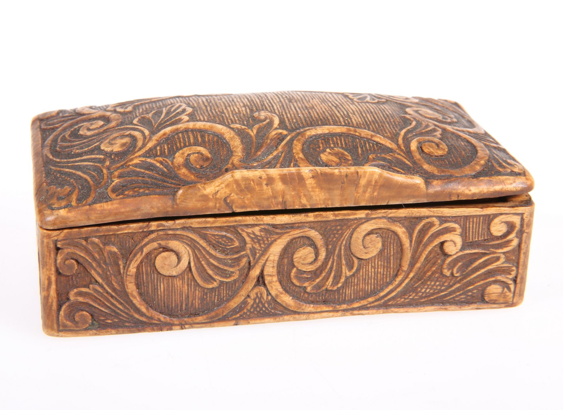 A CONTINENTAL CARVED WOOD SNUFF BOX